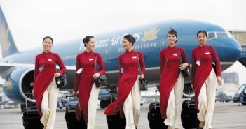 tiep vien 351x185 - Chúc mừng Nhi Đinh trở thành tiếp viên hàng không của VNA